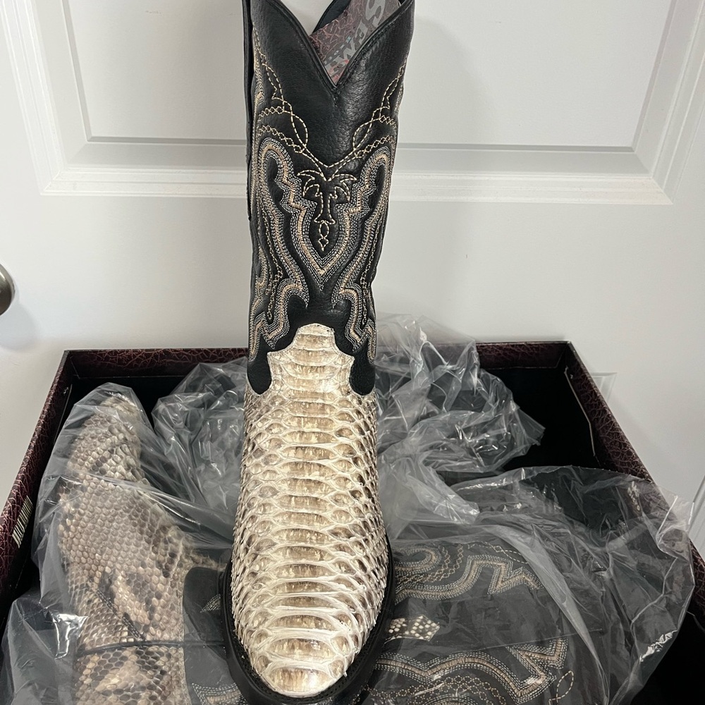 Black and Tan Snake Skin boots - Picture 6 of 9